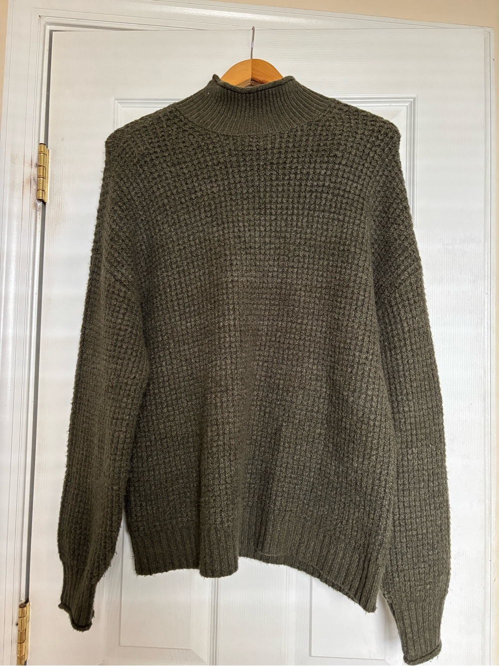 American Eagle medium knit sweater Olive green